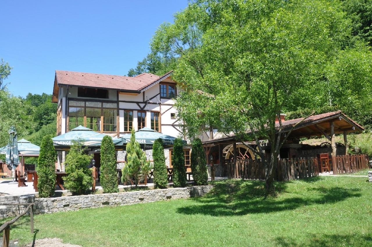 Motel "Kula" Cazin Exterior foto